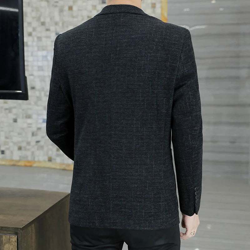 For the 2025 autumn/winter collection, a new men's suit with oversized woolen fabric, a two-button, large-sized single-breasted