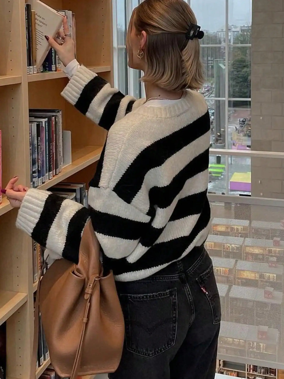 Autumn and winter women's round neck striped contrasting loose casual woolen pullover top