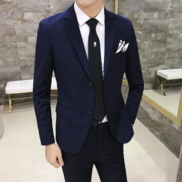 A two-piece solid-color men's suit set for the groom's wedding best man is fashionable, cool, versatile and trendy for business