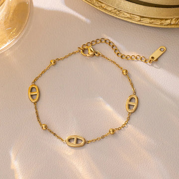 Fashionable Titanium Steel Pig Nose Bracelet Versatile Luxury Design Couple's Hand Chain Stylish Accessory for All Occasions