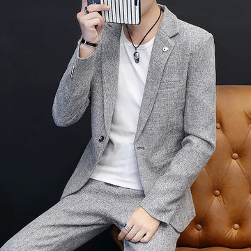 The groom's wedding suit set features a high-end, casual, and fitted Korean-style small suit, engagement dress, and a cool and s