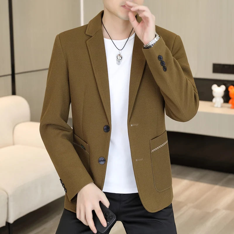 The new high-quality business casual suit jacket for autumn and winter is a trendy and fashionable men's suit with a simple desi