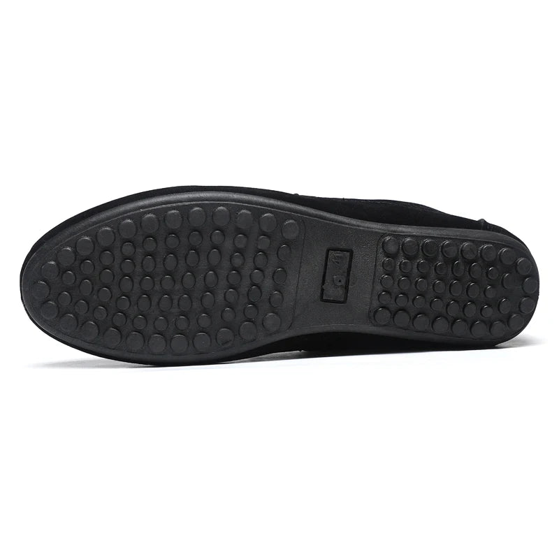 Breathable men's leisure trend in spring and summer retro bean shoes and horse suede buckle set foot pedal.