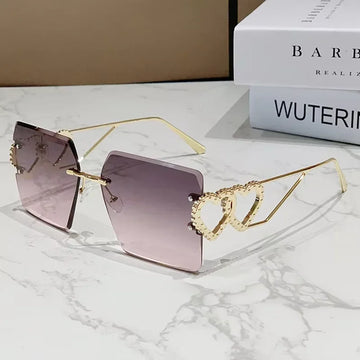 New in Heart Chain Designer Lady Shades Retro Brand Trends Sun Glasses Luxury Metal Decoration Sunglasses for Women's Eyeglasses