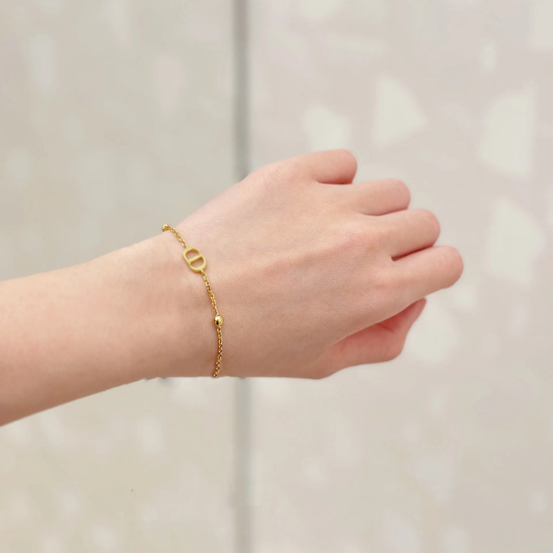 Fashionable Titanium Steel Pig Nose Bracelet Versatile Luxury Design Couple's Hand Chain Stylish Accessory for All Occasions