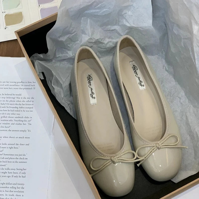 Women's fashion bow flat shoes spring and autumn new style French retro shallow opening single shoes for women.