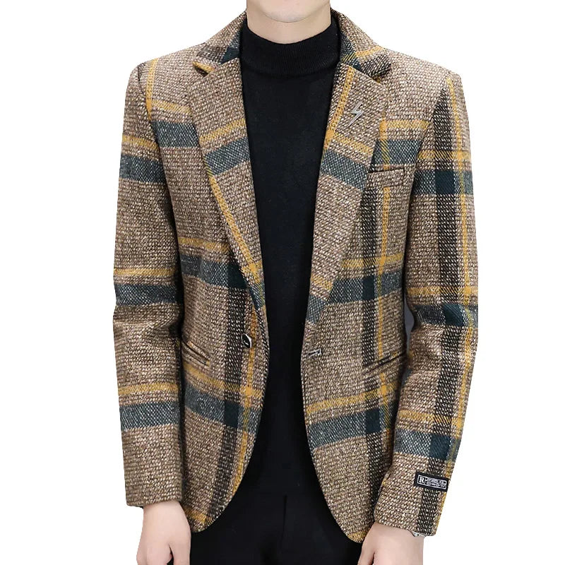 This is a stylish, cool and versatile casual suit for men in autumn and winter, featuring a fleece and thickened warm blazer. It