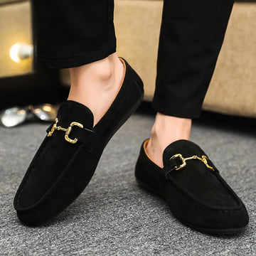 Breathable men's leisure trend in spring and summer retro bean shoes and horse suede buckle set foot pedal.