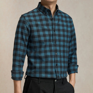 This is a high-quality, fashionable, stylish and versatile men's long-sleeved shirt with a checkered double-sided brushed finish