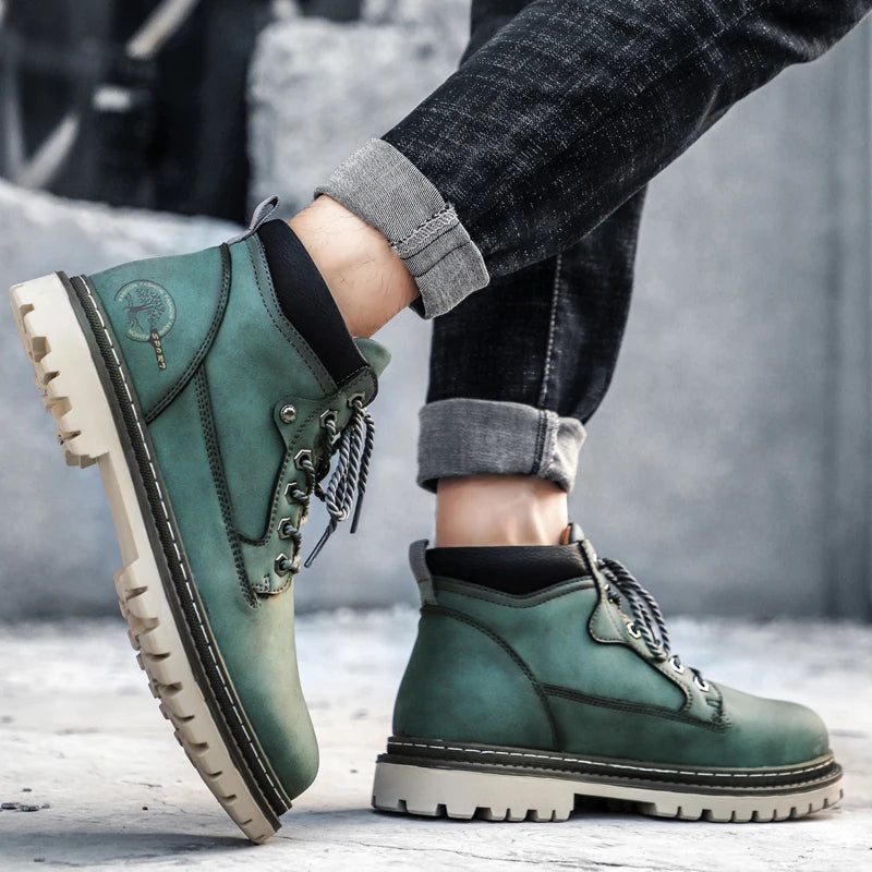 High-Top Leather Men's Walking Boots Classic Male Ankle Shoes New Male Sneakers Casual Leather Shoes Men Winter Plush Snow Boots