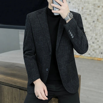 For the 2025 autumn/winter collection, a new men's suit with oversized woolen fabric, a two-button, large-sized single-breasted
