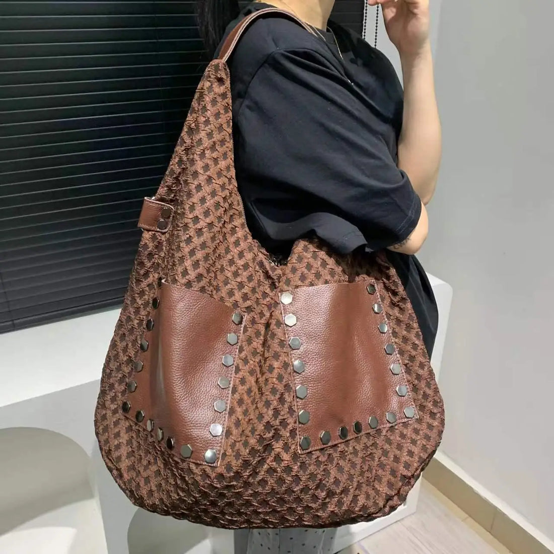Women's fashion casual sports tote bag stitching genuine leather large capacity commuter shoulder messenger bag