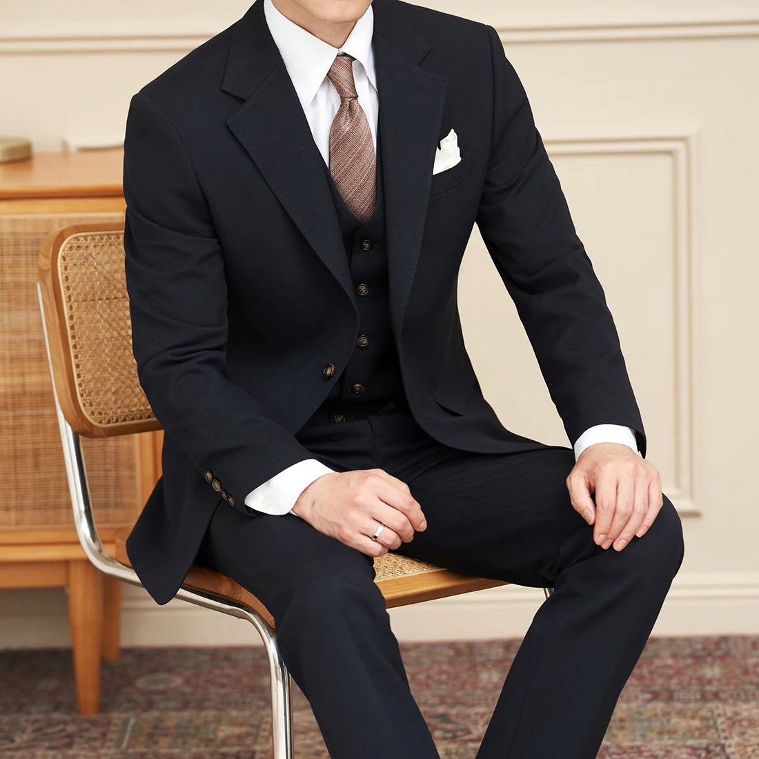 High-quality men's banquets come with a versatile and trendy business casual three-piece wedding set