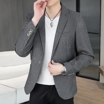 The autumn suit is a trendy, cool and high-end style with a hot diamond design. It is a fashionable young man's suit jacket