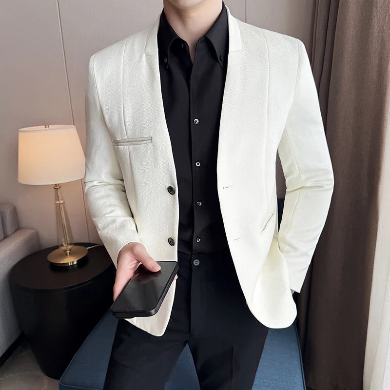 The new Chinese-style collarless suit is fashionable, handsome and versatile. It is a solid-color Korean-style fitted and fashio
