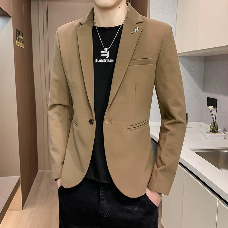 The 2025 new style of men's suit jacket is fashionable and cool, with a Korean-style velvet casual and slimming single suit and