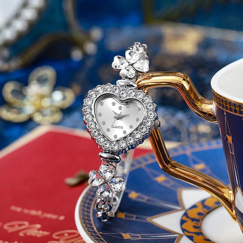 Fashion Women Exquisite Heart-Shaped Dial Quartz Bracelet Wrist Watch（Without Box）